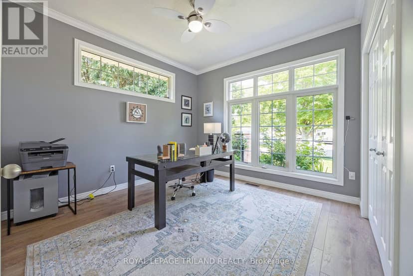 15 Augusta Crescent — photo 3 of 40