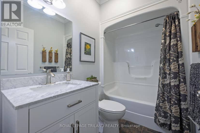 15 Augusta Crescent — photo 4 of 40