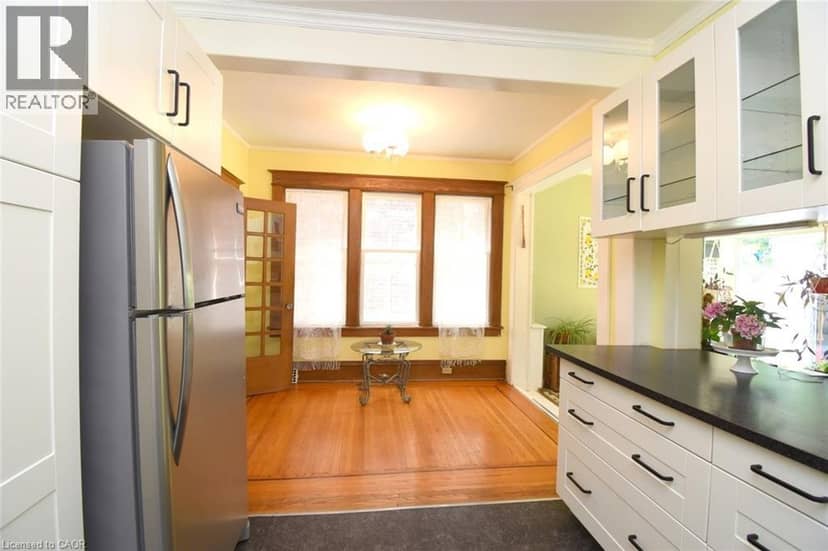 28 ST CLAIR Avenue — photo 16 of 40