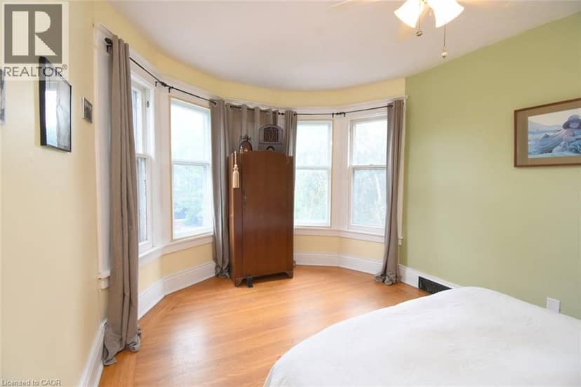 28 ST CLAIR Avenue — photo 27 of 40