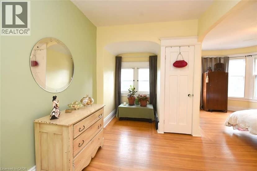 28 ST CLAIR Avenue — photo 28 of 40