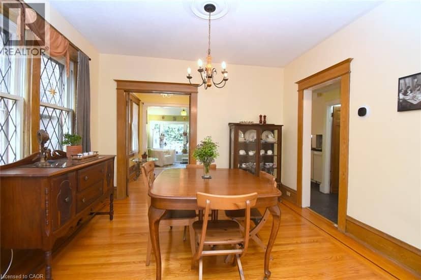 28 ST CLAIR Avenue — photo 12 of 40