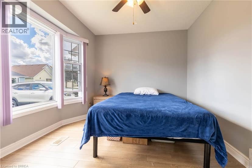 12 HAWKINS Crescent — photo 20 of 34