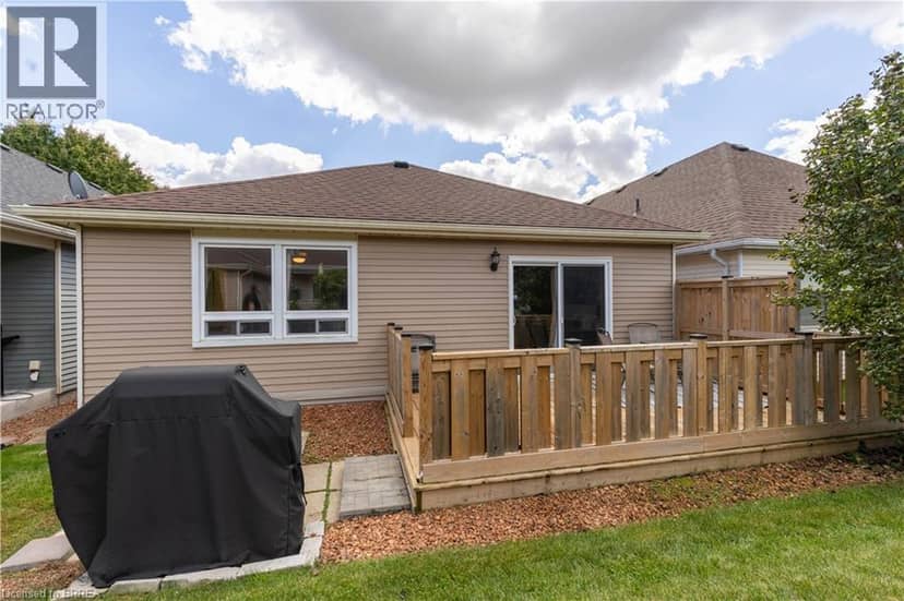 12 HAWKINS Crescent — photo 26 of 34
