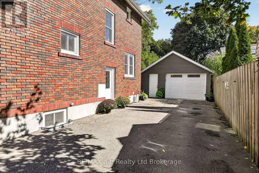 162 Graham Street — photo 3 of 27