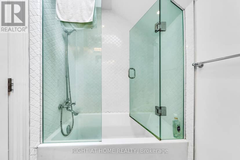 185 Soudan Avenue — photo 16 of 27