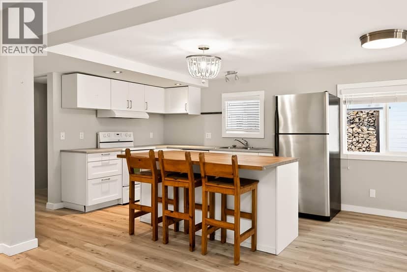 1413 SUNSHINE COAST HIGHWAY, Gibsons