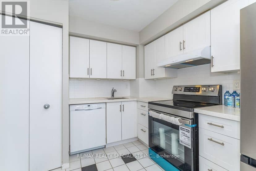 1309 - 21 Overlea Boulevard — photo 12 of 40