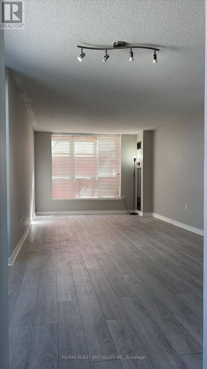 1309 - 21 Overlea Boulevard — photo 9 of 40