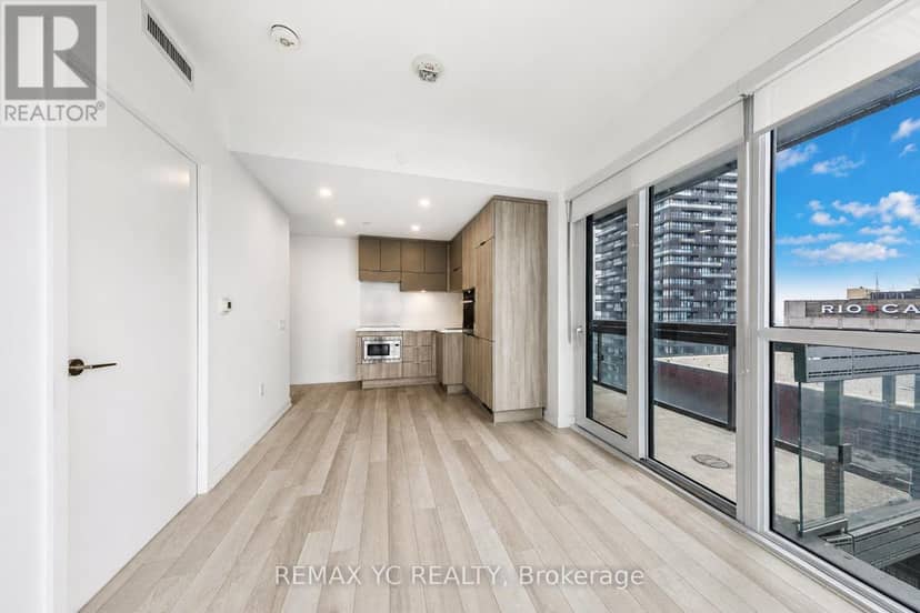 3708 - 39 Roehampton Avenue — photo 15 of 40