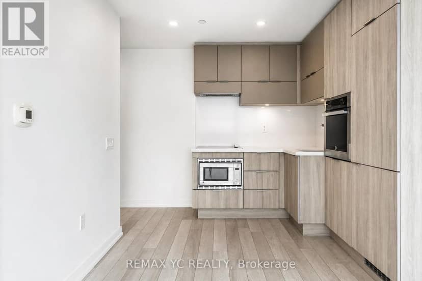 3708 - 39 Roehampton Avenue — photo 4 of 40