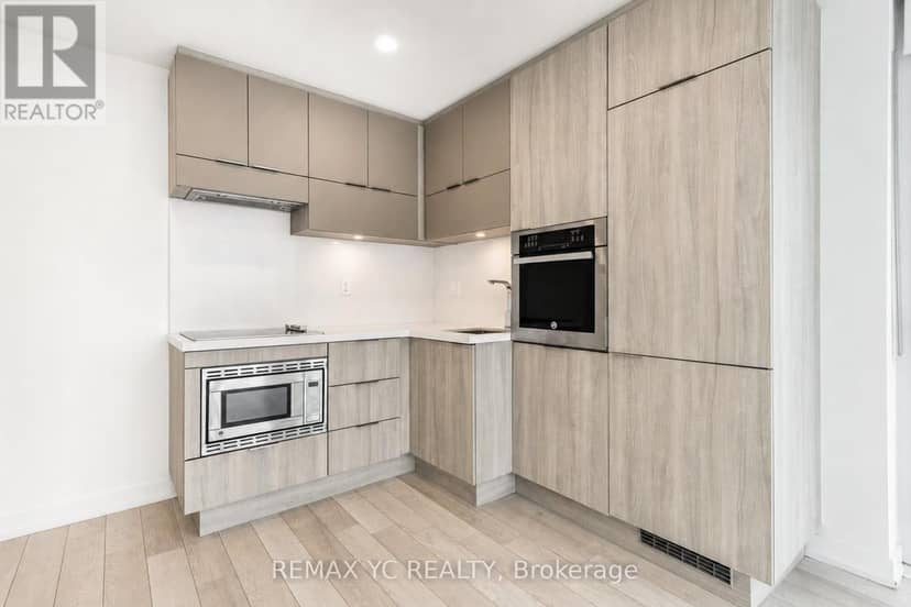 3708 - 39 Roehampton Avenue — photo 5 of 40