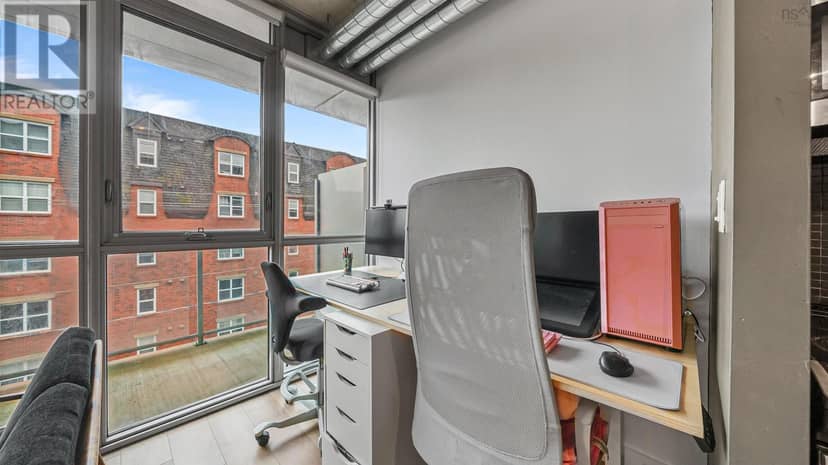 423 1065 Barrington Street — photo 17 of 24