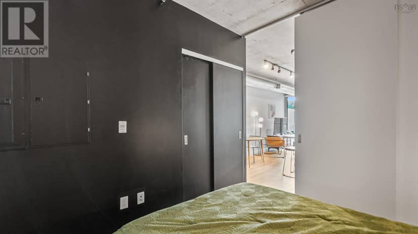 423 1065 Barrington Street — photo 12 of 24