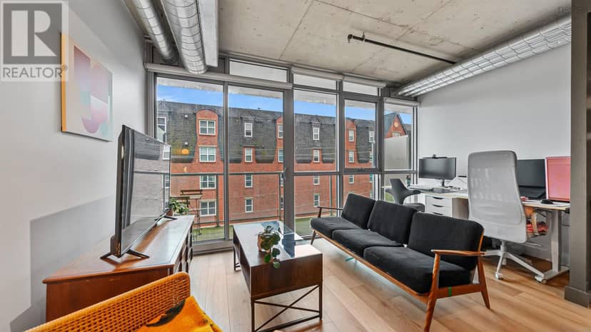 423 1065 Barrington Street — photo 15 of 24