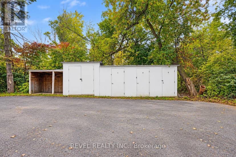 138 Innisfil Street — photo 11 of 12
