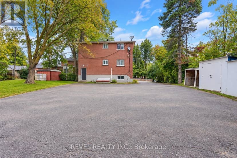 138 Innisfil Street — photo 4 of 12