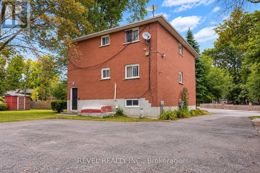 138 Innisfil Street — photo 7 of 12
