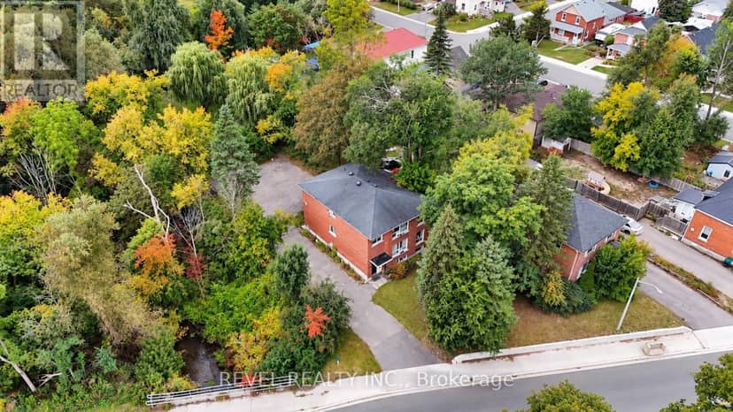 138 Innisfil Street — photo 9 of 12