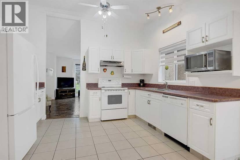 8935 105 Avenue — photo 12 of 30