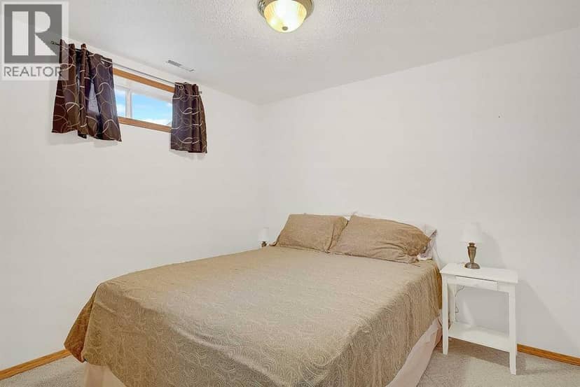 8935 105 Avenue — photo 23 of 30