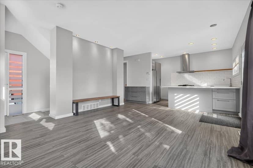 #1 14315 Stony Plain Rd NW — photo 9 of 40