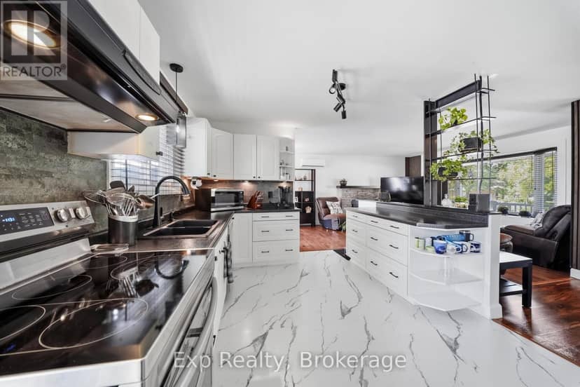 70 Tripp Boulevard — photo 10 of 40