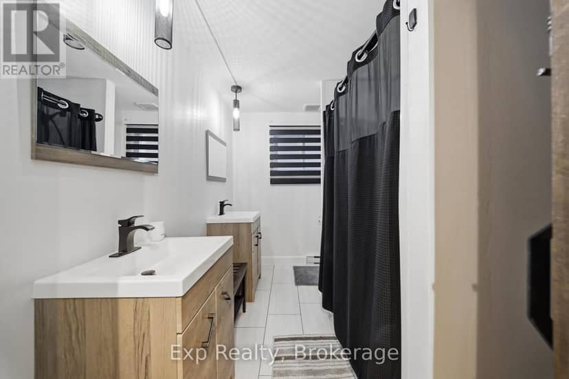 70 Tripp Boulevard — photo 15 of 40