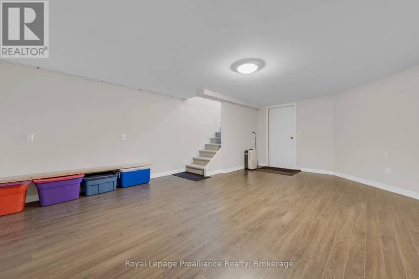 D - 37 Young Street — photo 26 of 32