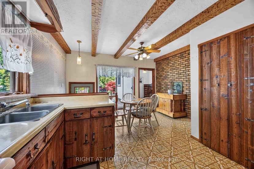 208 Ross Avenue — photo 12 of 33