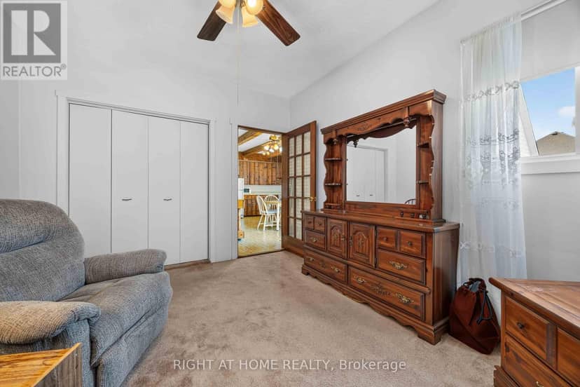 208 Ross Avenue — photo 13 of 33