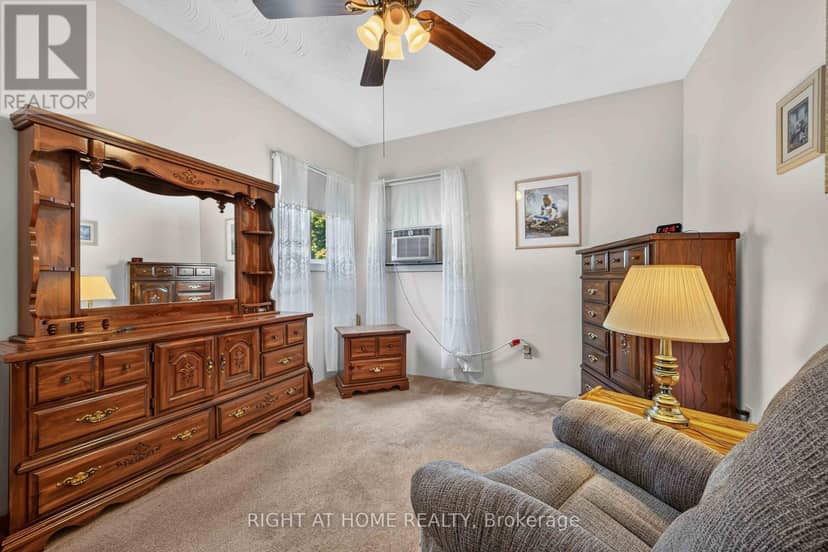 208 Ross Avenue — photo 15 of 33