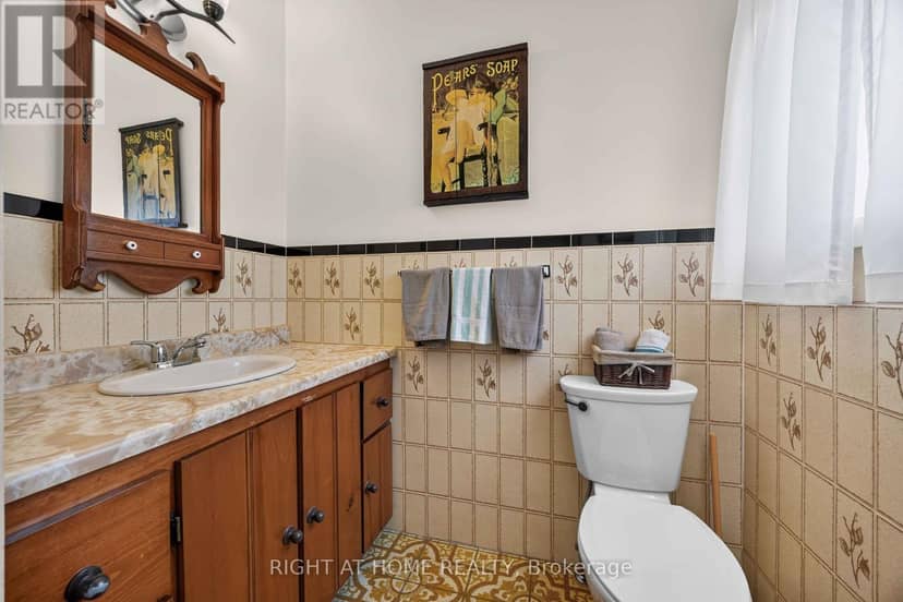 208 Ross Avenue — photo 16 of 33