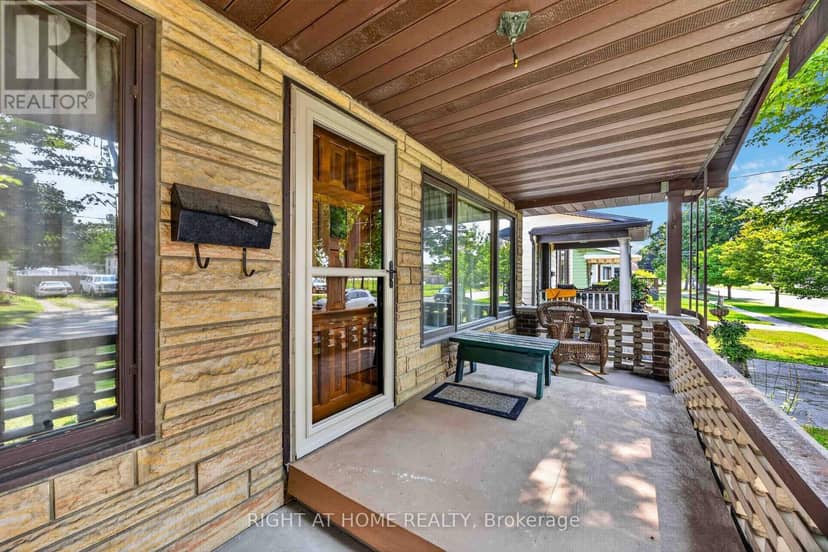 208 Ross Avenue — photo 2 of 33