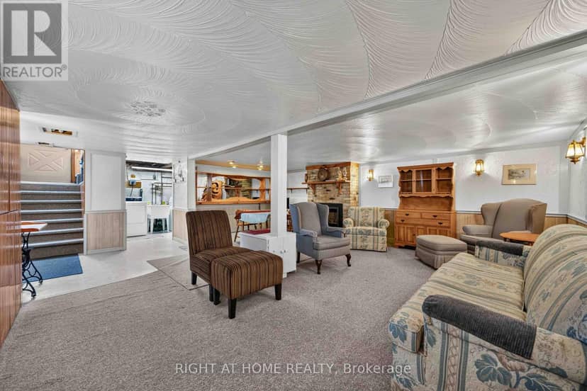 208 Ross Avenue — photo 24 of 33