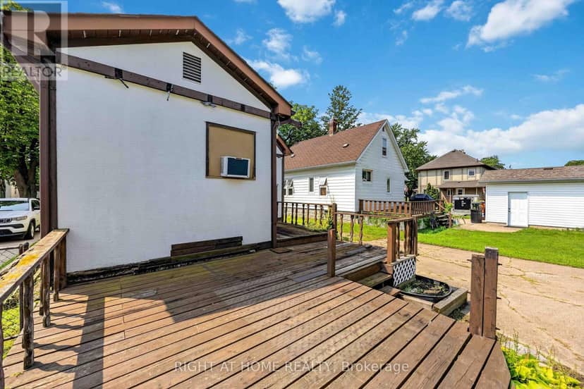 208 Ross Avenue — photo 27 of 33
