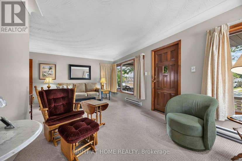 208 Ross Avenue — photo 3 of 33
