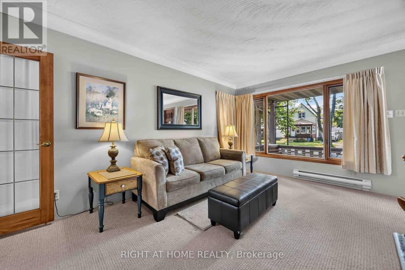 208 Ross Avenue — photo 4 of 33