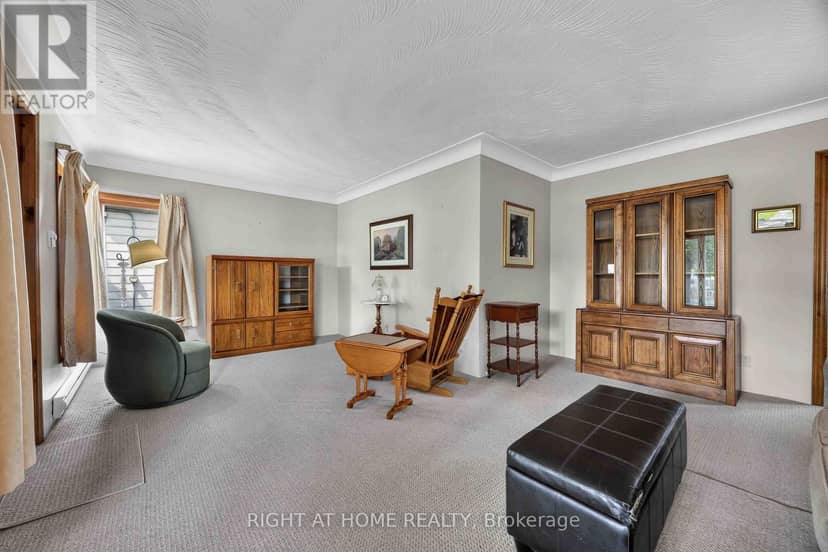208 Ross Avenue — photo 5 of 33