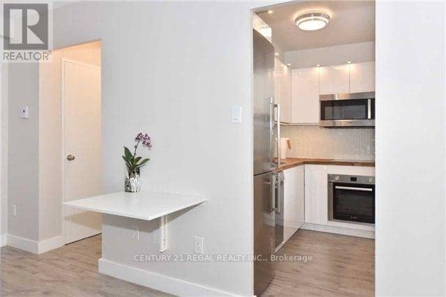 1107 - 30 Gloucester Street — photo 11 of 24