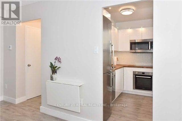 1107 - 30 Gloucester Street — photo 12 of 24