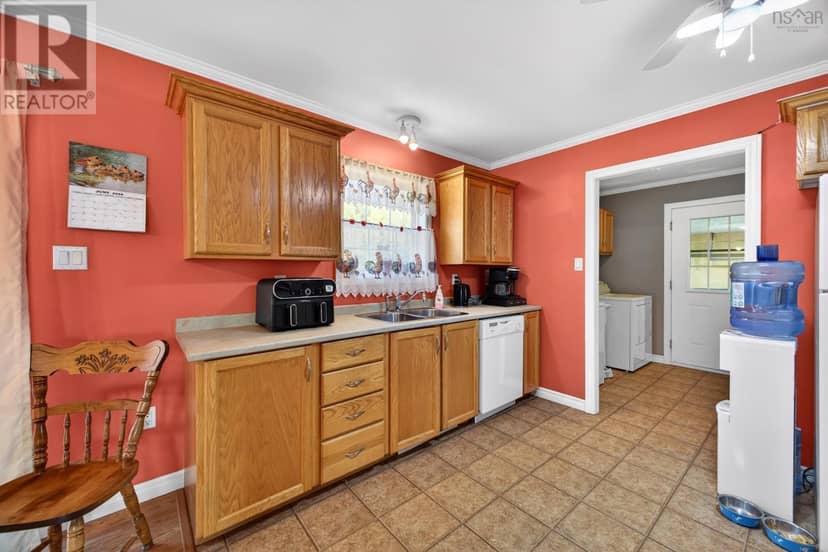 315 Highway 242, Joggins, photo 5