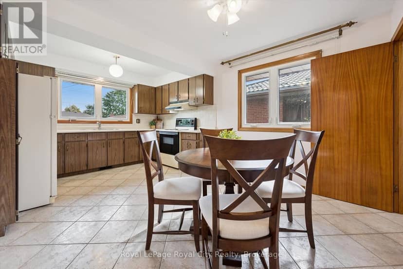 27 Palermo Crescent — photo 12 of 40