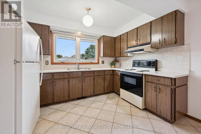 27 Palermo Crescent — photo 13 of 40