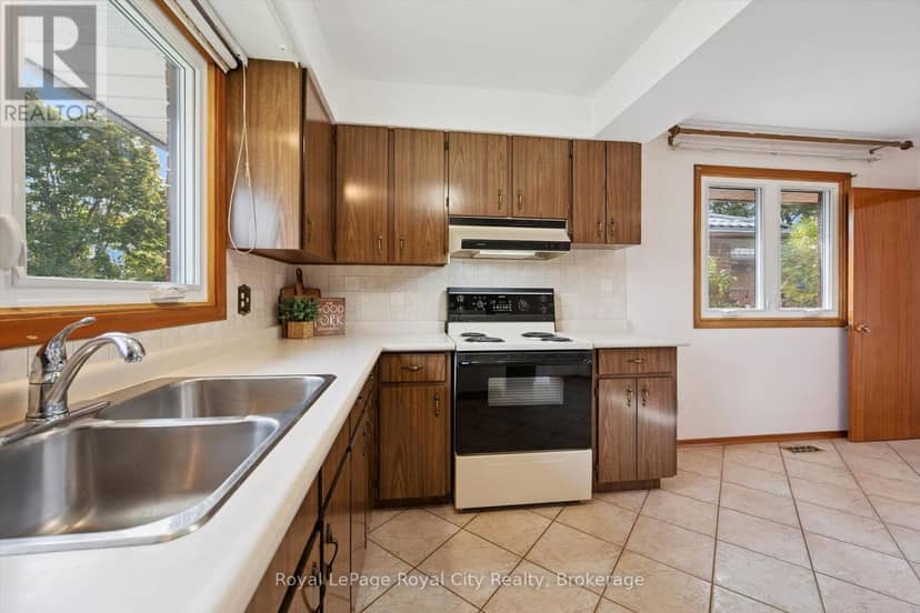 27 Palermo Crescent — photo 15 of 40