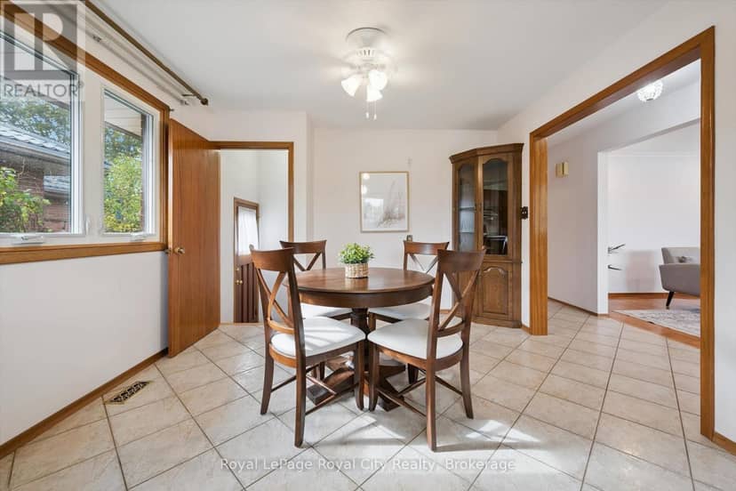 27 Palermo Crescent — photo 16 of 40