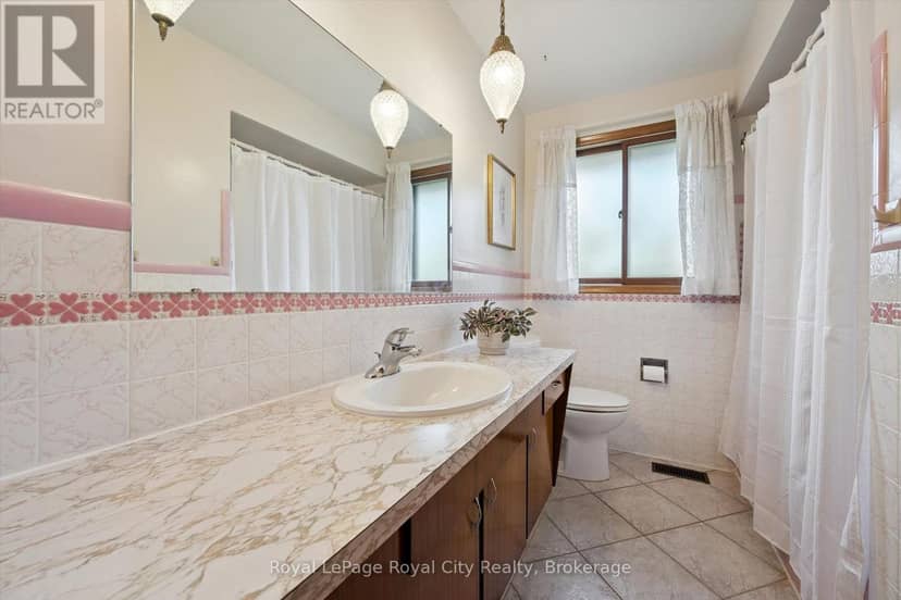 27 Palermo Crescent — photo 20 of 40