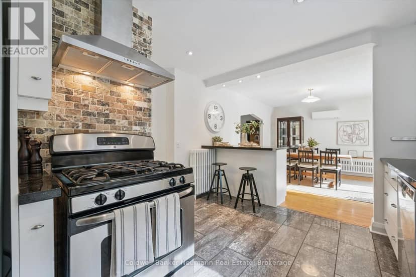 68 Albert Street — photo 10 of 38