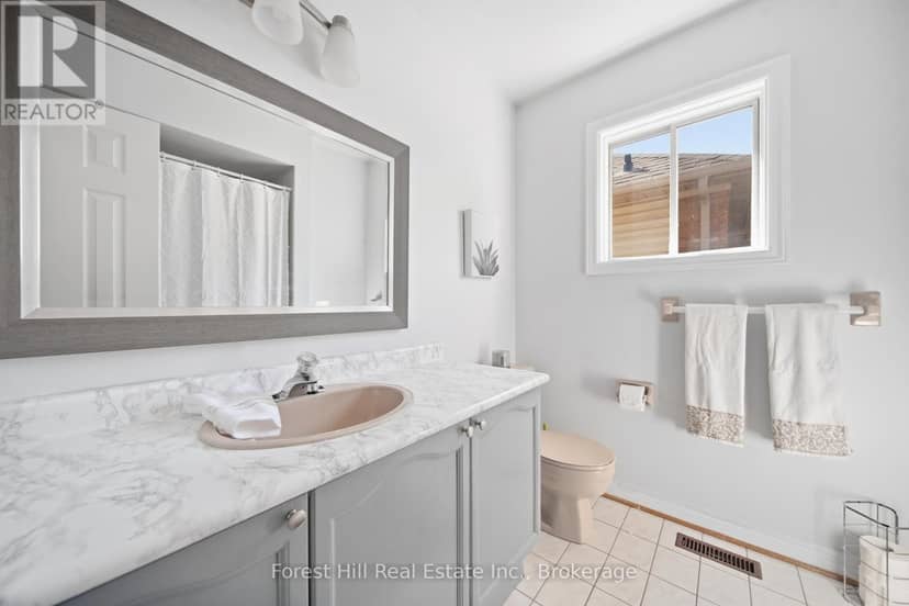 65 Heathfield Crescent — photo 32 of 40