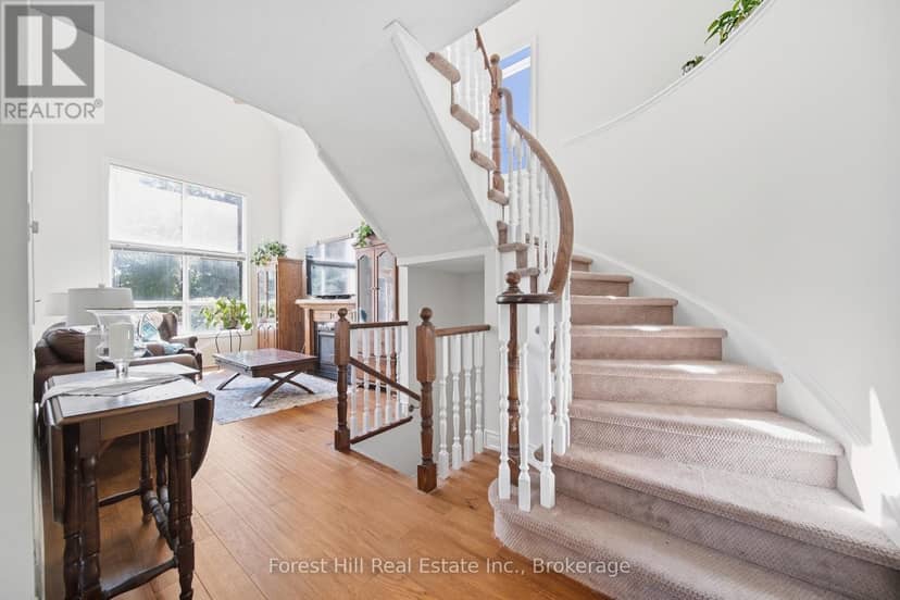 65 Heathfield Crescent — photo 6 of 40